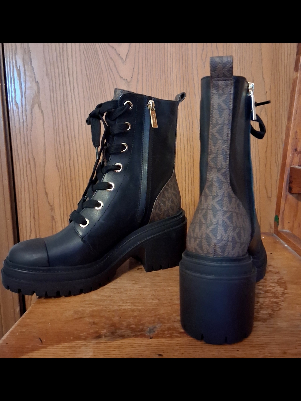 Michael Kors Black Lace-Up Platform Ankle Boots Sz 6.5 NWOT - Picture 2 of 12
